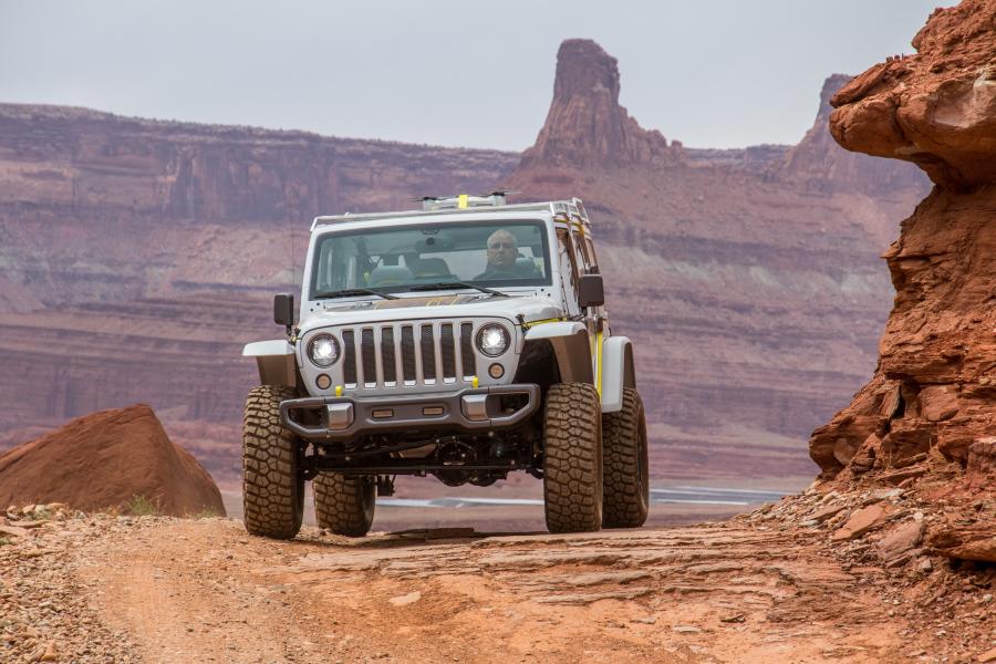  Jeep Safari Concept (JK) 2017 года  (фото 14 из 25)